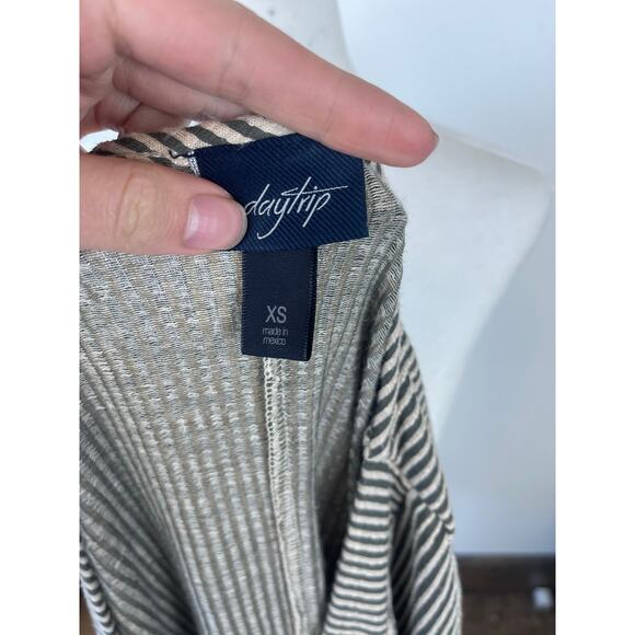 Daytrip Oversized V-Neck Tunic Striped Olive Green Short Sleeve TSHirt Womens XS - Picture 5 of 5